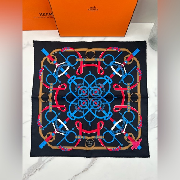 Hermes Accessories - 🔥NEW! Hermès•Carre Scarf 45